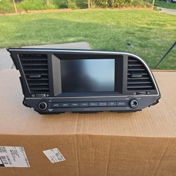 Hyundai Elantta 17-19 2-DIN Radio