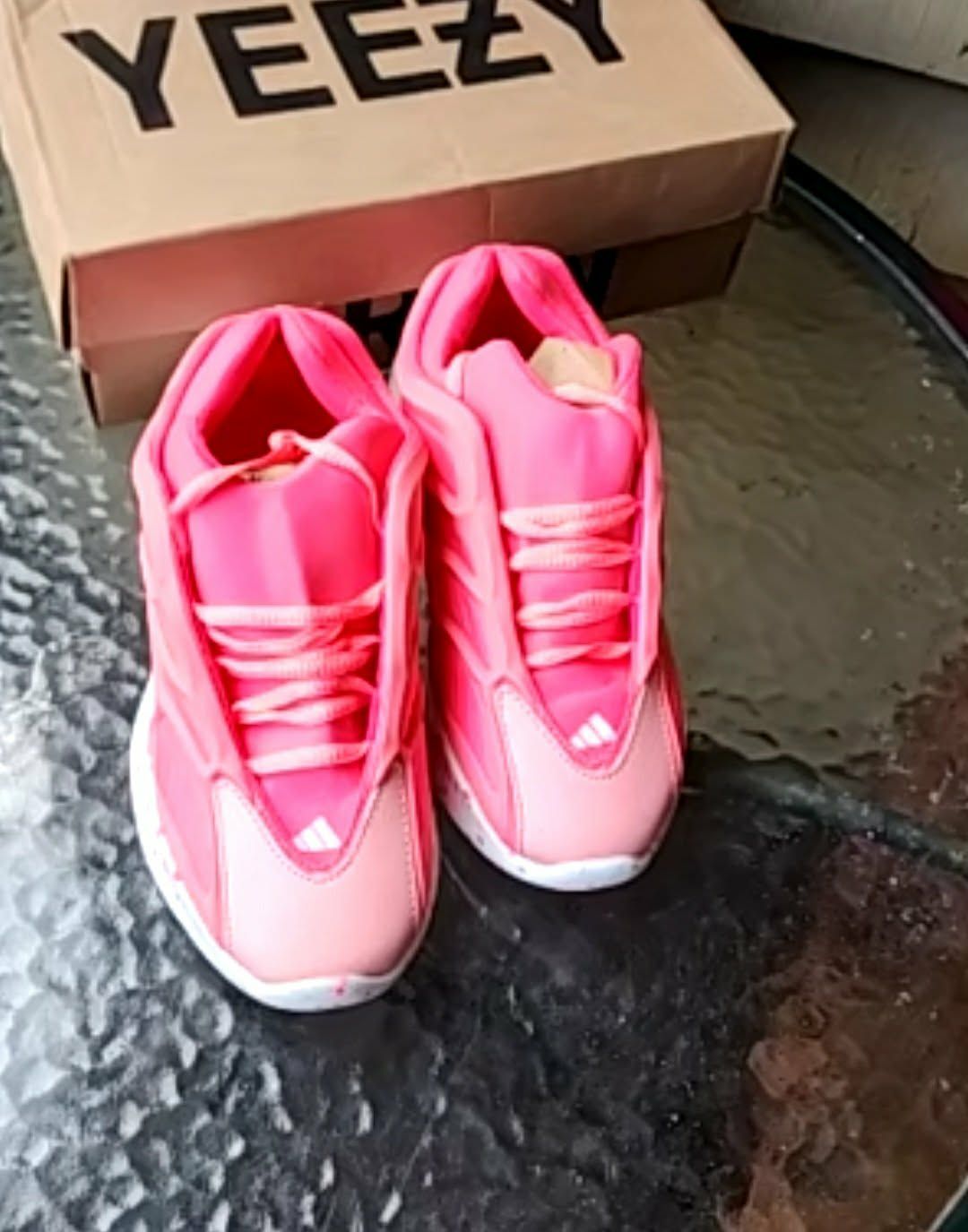 Snakers for woman size 7