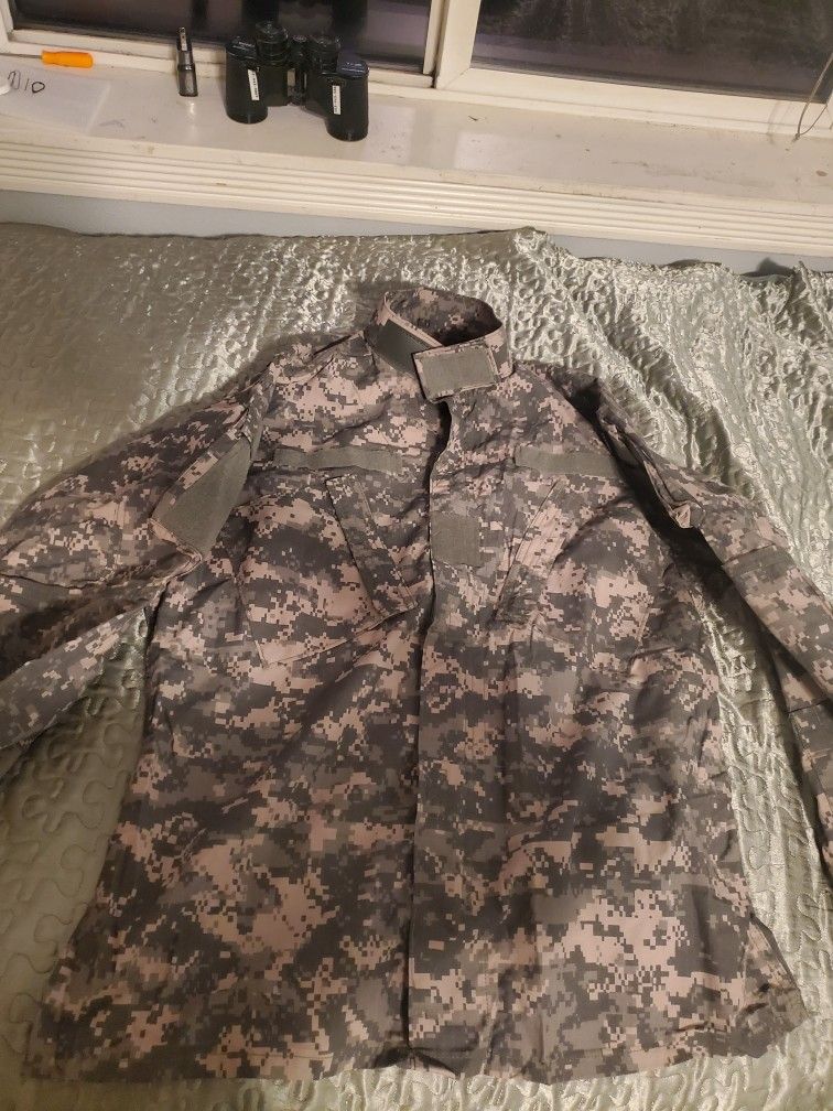 Digital Camo Long Sleeve Shirt. Excellent Condition