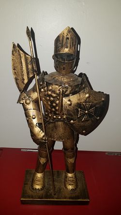 Excalibur tin statue