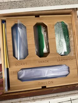 ZIPLOCK ORGANIZER.