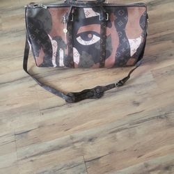 $200 DUFFLE BAG NEVER USED 