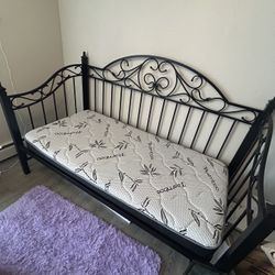 Twin Day Bed With Mattress