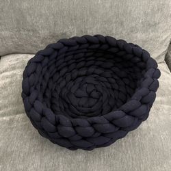 K&H Navy Knitted Pet Bed 17” X 17” X 4”