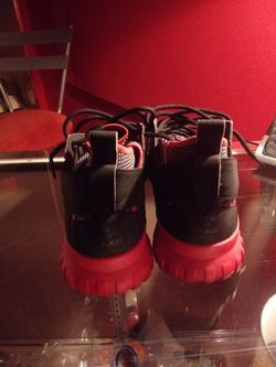 Tennis shoes size 13