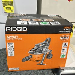 4 gal. 5.0-Peak Portable Wet/Dry VAC with Premium Auto Detailing Kit