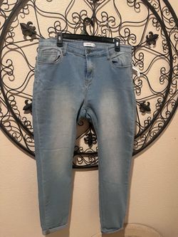 Light Wash Skinny Jeans $10 each pair size in photos