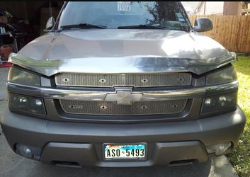 Bug shield deflector, grill screen, for 02 -06 Chevy Avalanche