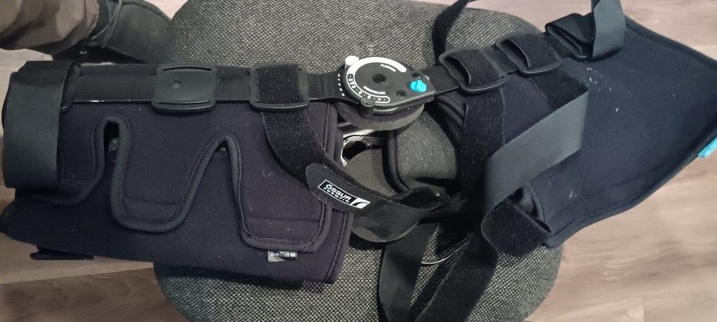 Ossur Form fitting Knee Brace