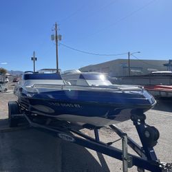 2006 Ultra Stealth 21’ Bowrider