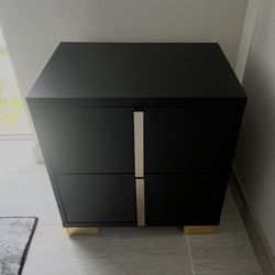 BLACK & GOLD NIGHTSTANDS - Mesitas De Noches En Negro & Dorado 