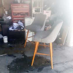 2 Bar Stools 