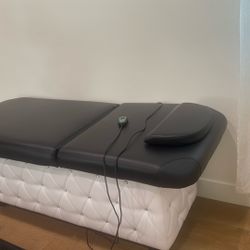 New Facial black-and-white bed with diamonds