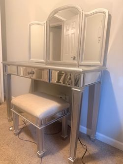 Desk or dresser
