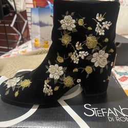 Embroidered Booties Size 7