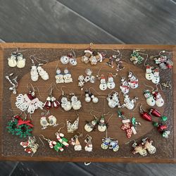 Jewelry from possibly 70s or 80s and 90s old kind of necklaces earrings I could not include all the pictures but it’s a lot of them I had them from  a