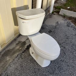 *CLEAN* White Standard Toilet