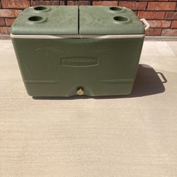 Rubbermaid Ice Chest Wheeled