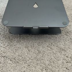 Metal Laptop/MacBook Stand