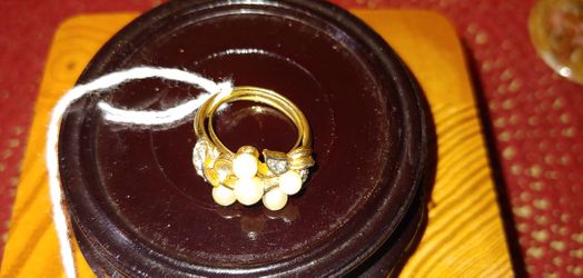VINTAGE AVON RING
