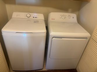 Insignia Washer and Hotpoint Dryer Set