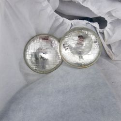 2 Halogen Headlights