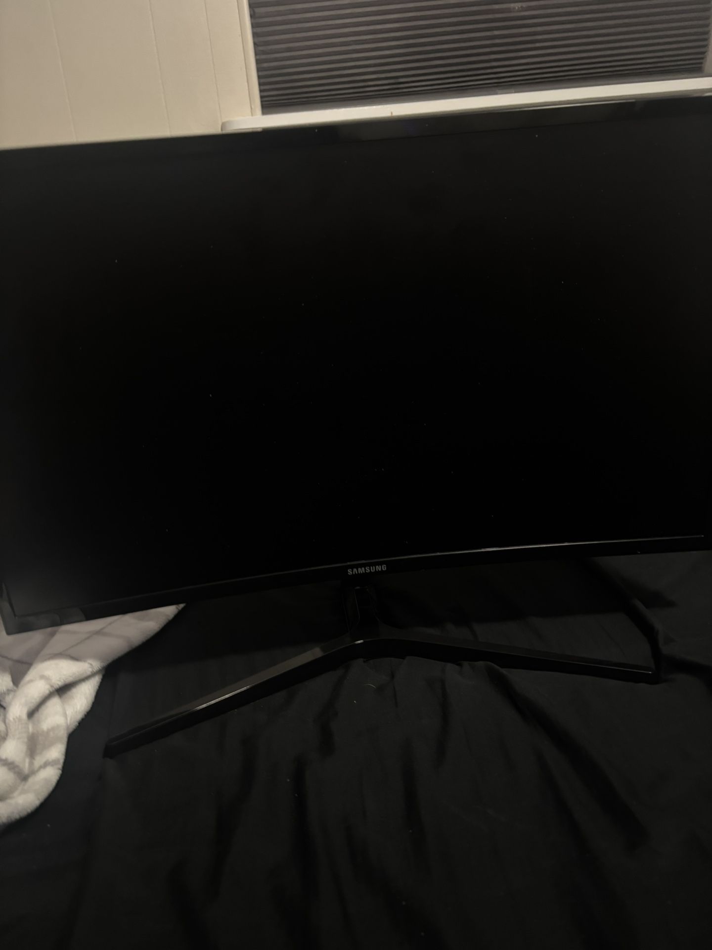 Samsung 24-inch Monitor (READ DESCRIPTION ‼️)