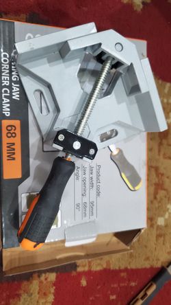 Swing Jaw Corner Clamp