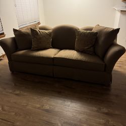 Traditional Style Sofa