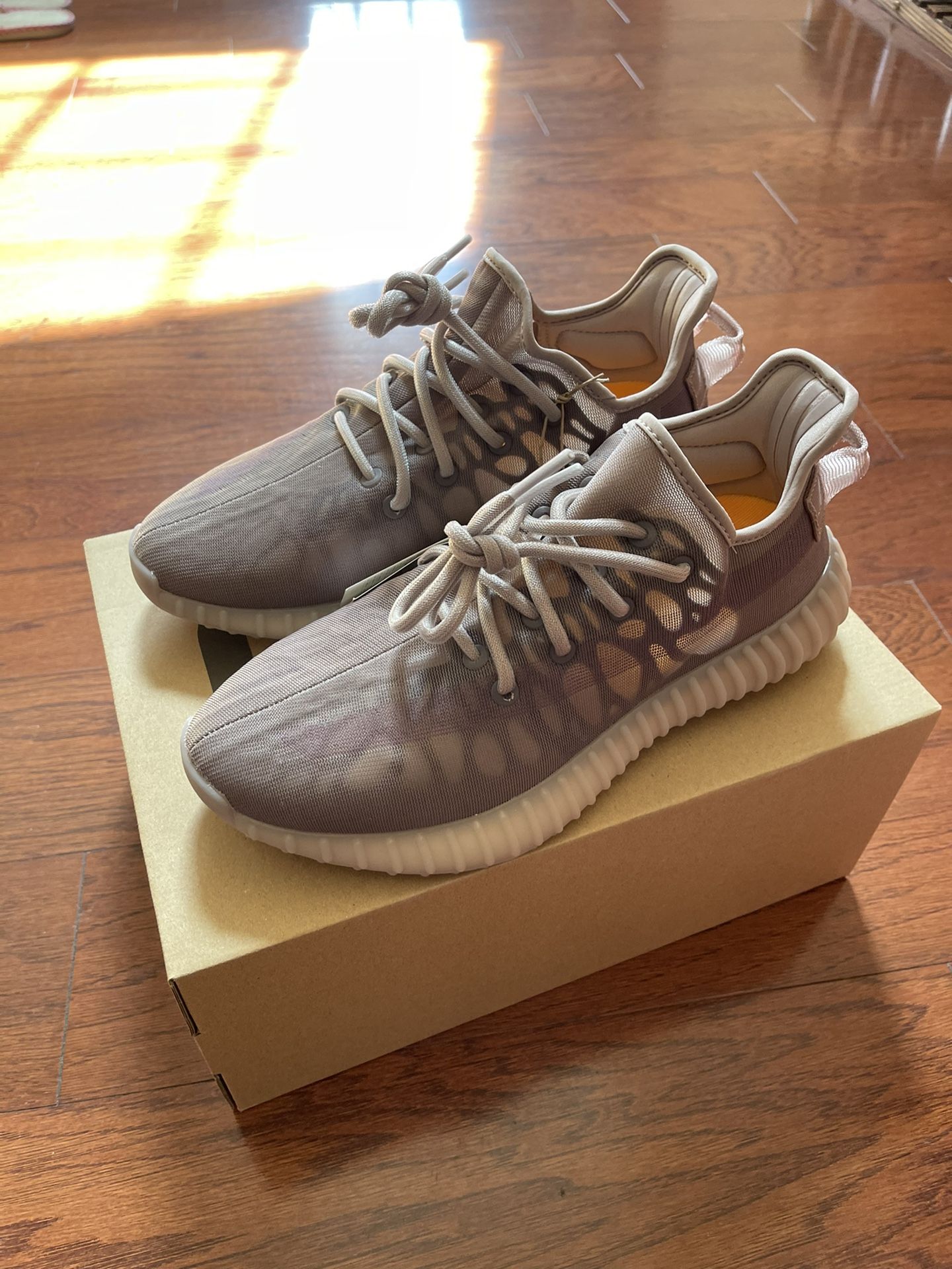 Yeezy Boost 350 V2 Mono Mist Size 8M