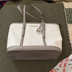 Used in Good Condition! Michael Kors Bag