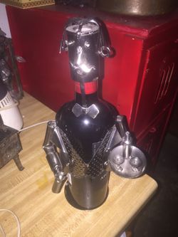 Wine bottle holder