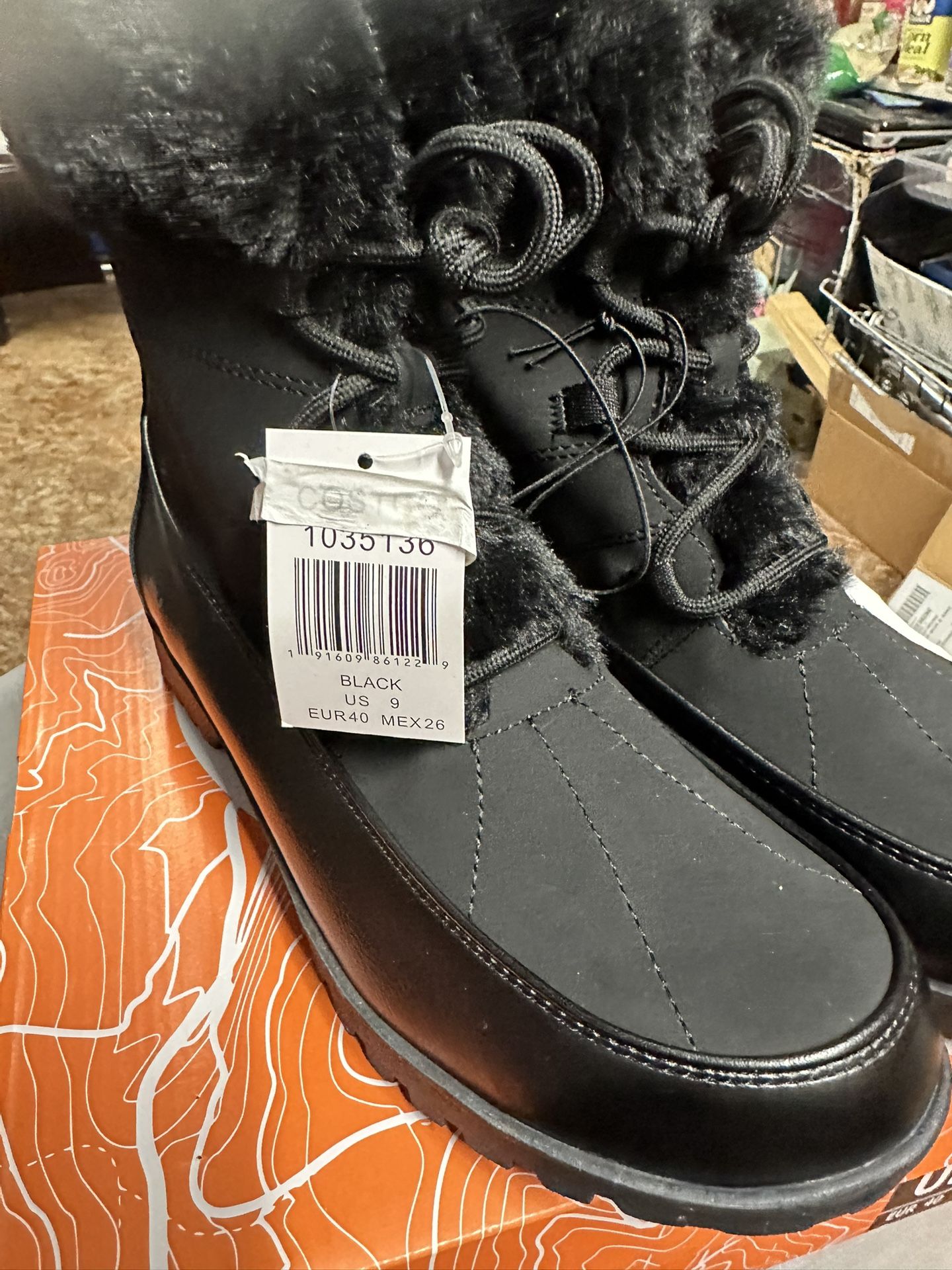 New With Tags Faux Fur Lining Boots
