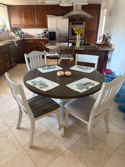 Round Farmhouse Dining Table with 4 Chairs