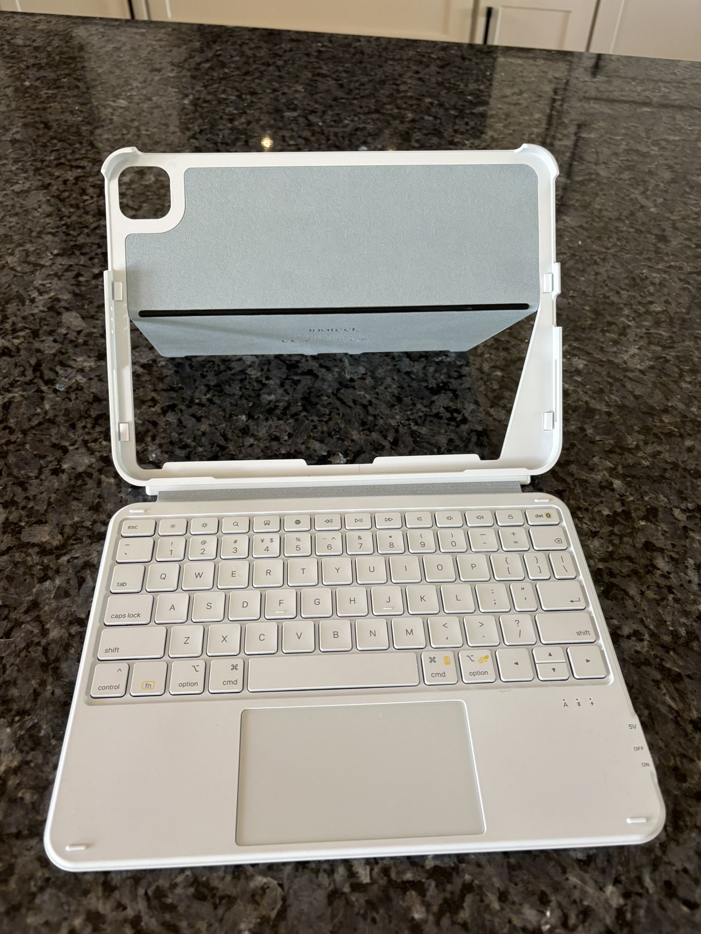 iPad A16 Keyboard Case