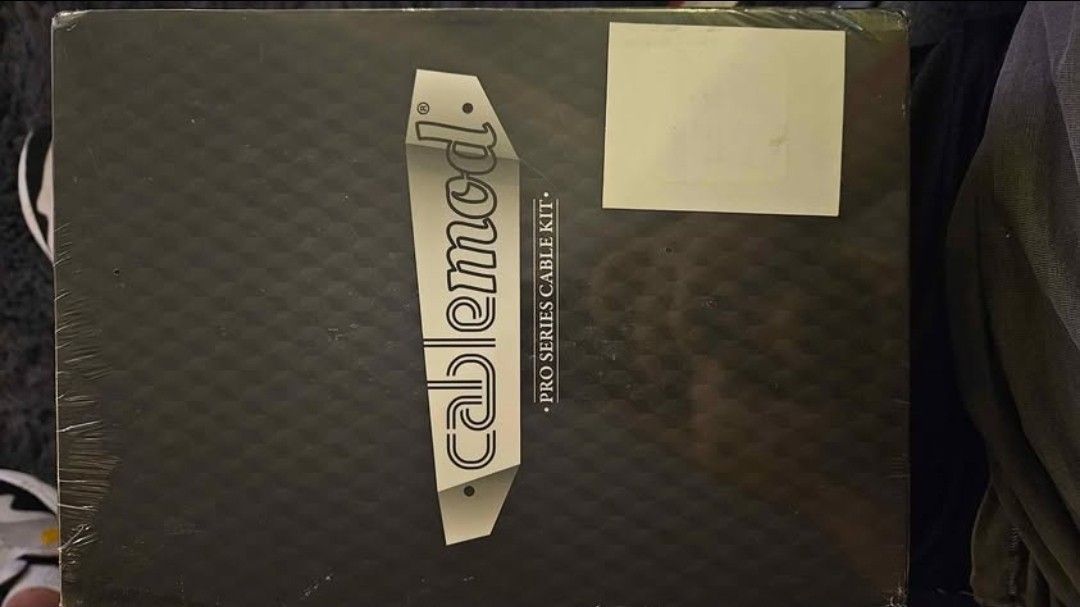 Cablemod E Series Pro Modmesh Sleeved 12VHPWR Stealthsense Cable Kit