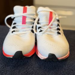 Women’s Size 9.5 Nike Zoom Pegasus 38  – Fast, Stylish & Affordable!