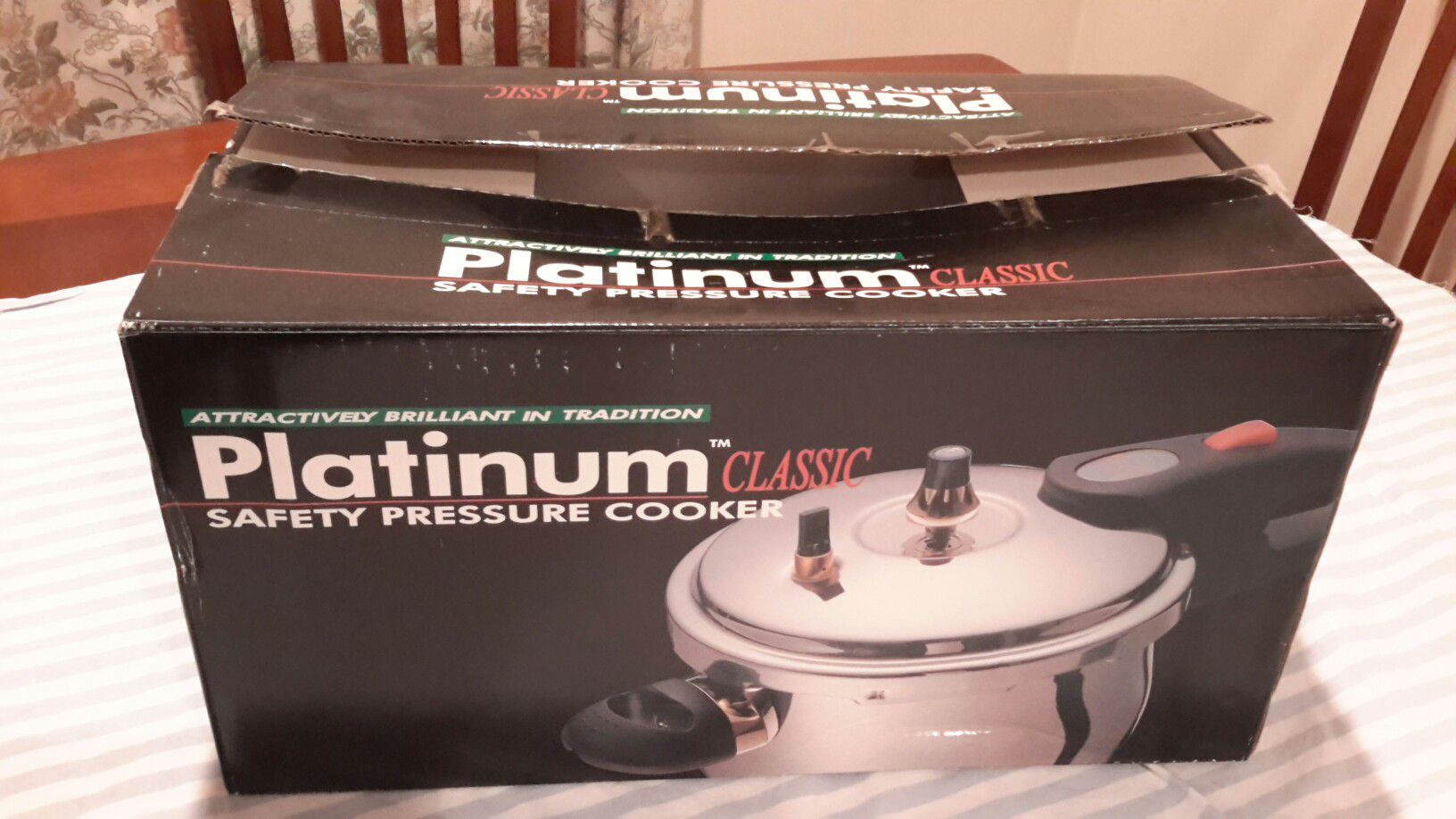 Like-New, Elite Platinum 10Qt. Digital Pressure Cooker (Model EPC-1013R)  for Sale in Lake Stevens, WA - OfferUp