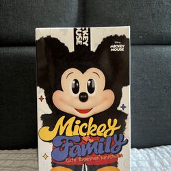 Mickey Family Together GOOFY Plush 