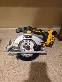 DeWalt 20V Brushless Cordless Circular Saw