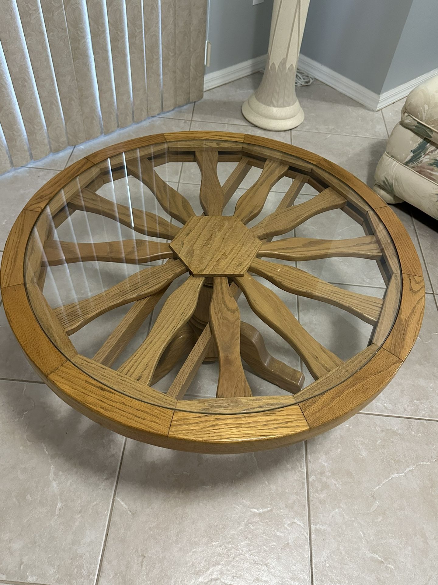 Solid oak Amish Wagon Wheel Coffee Table