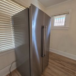 Maytag Refrigerator w/freezer 