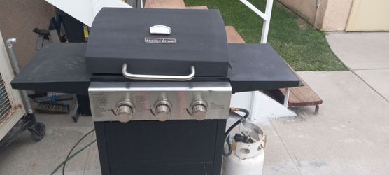 3 burner BBQ Master Cook Grill