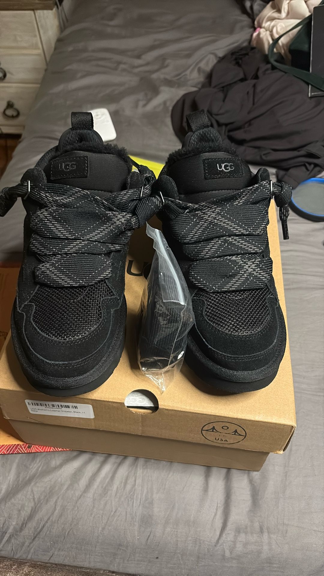 Women’s Black Lowmel UGG’s Size 11