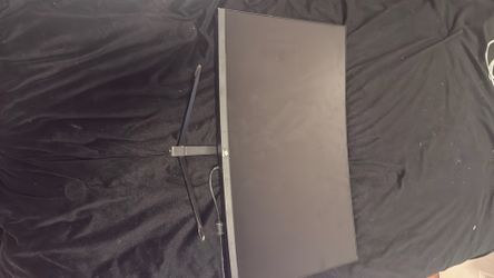 Z edge monitor comes with cables
