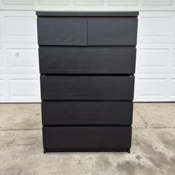 ‼️6 DRAWER DRESSER WITH GLASS TOP‼️FOR SALE 225$ OR BEST OFFER‼️GREAT CONDITION🚚DELIVERY AVAILABLE🚚