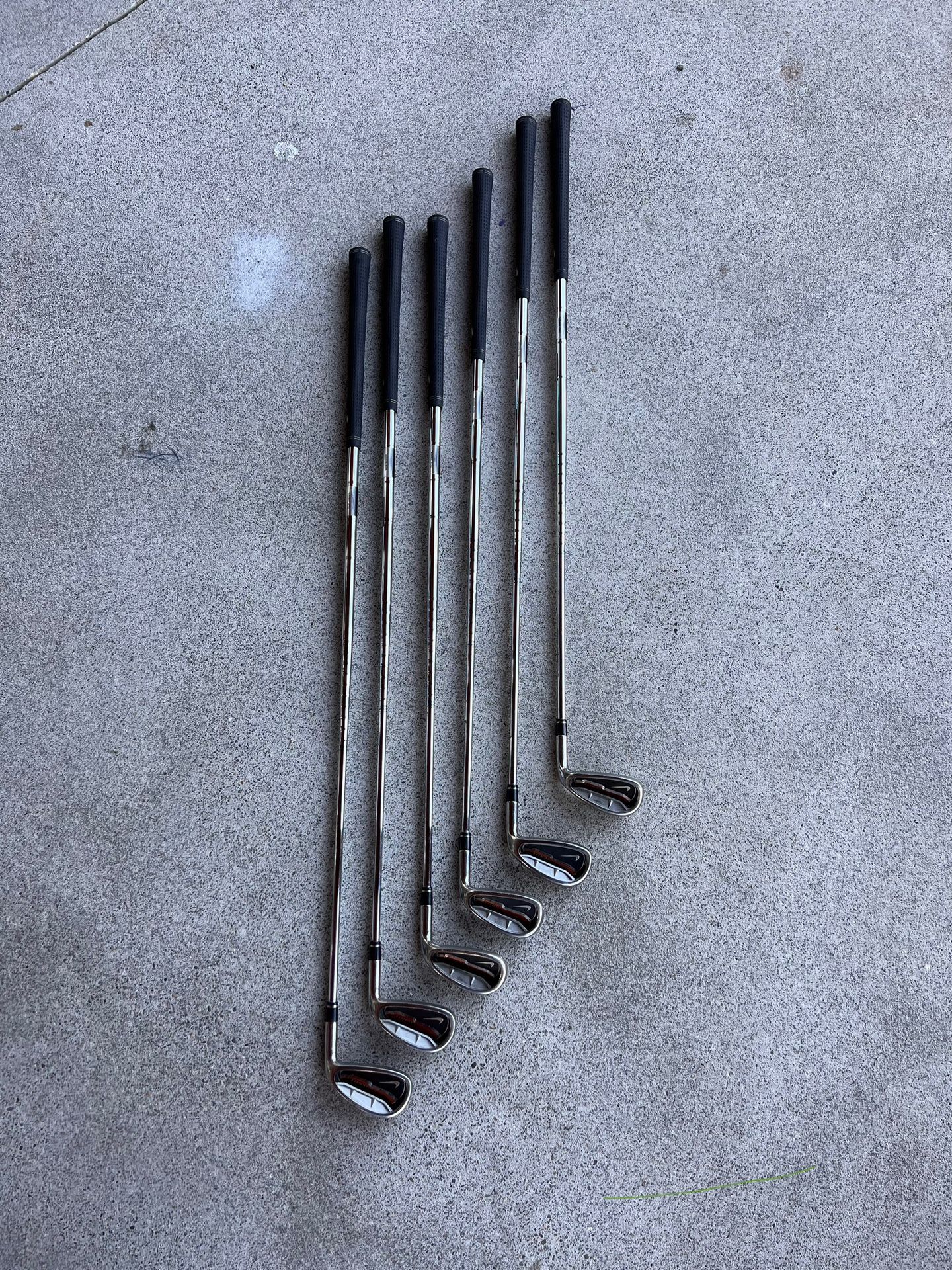 Nike Ignite men’s right-handed golf iron set includes 4, 5, 6, 8, 9 irons plus pitching wedge 