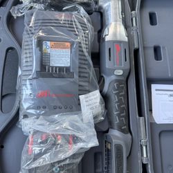 ⚙️ Ingersoll Rand 20V Cordless Right Angle Impact Wrench Kit (W5330-K12) 🔋  3/8” Drive | 180 Ft./Lb. Torque | Incluye batería y cargador  📦 Nuevo en