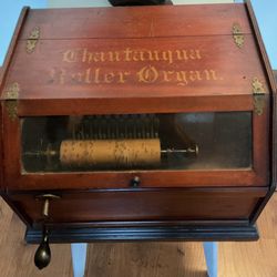 Antique Chautauqua Roller Organ. Made In 1902. Works Great!