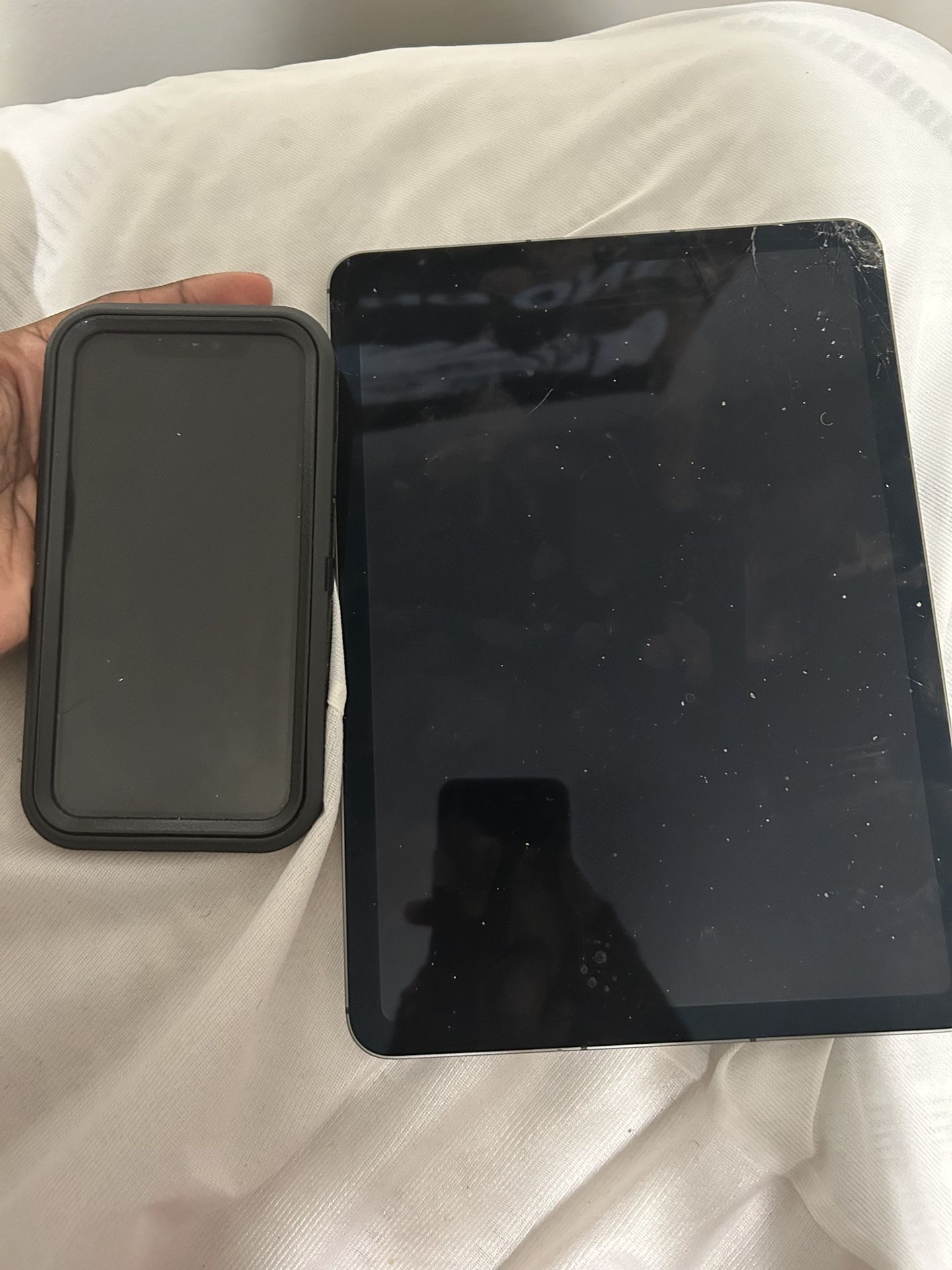 ipad air 5 and iphone 11 (280) NEED GONE ASAP